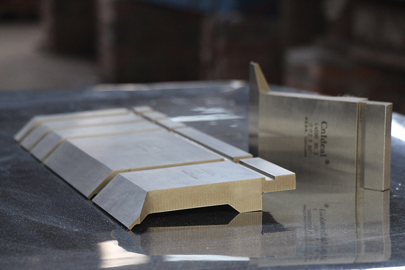 數(shù)控折彎?rùn)C(jī)上模具