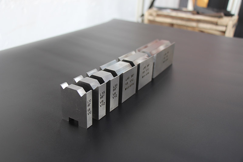 佛山某不銹鋼制品廠購買折彎機(jī)模具